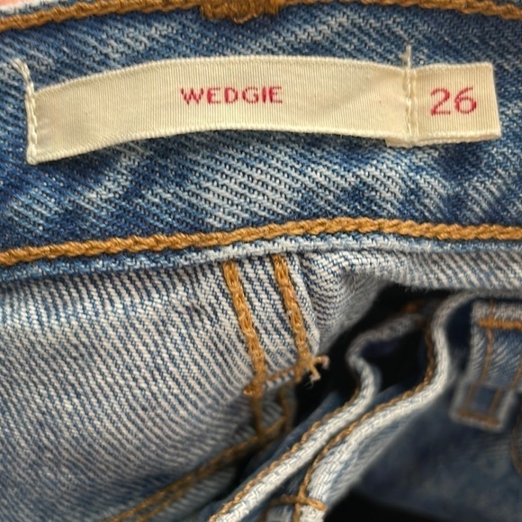 LEVI’S wedgie Jeans light distressed frayed hems button fly y2k sz 26 - Picture 3 of 16